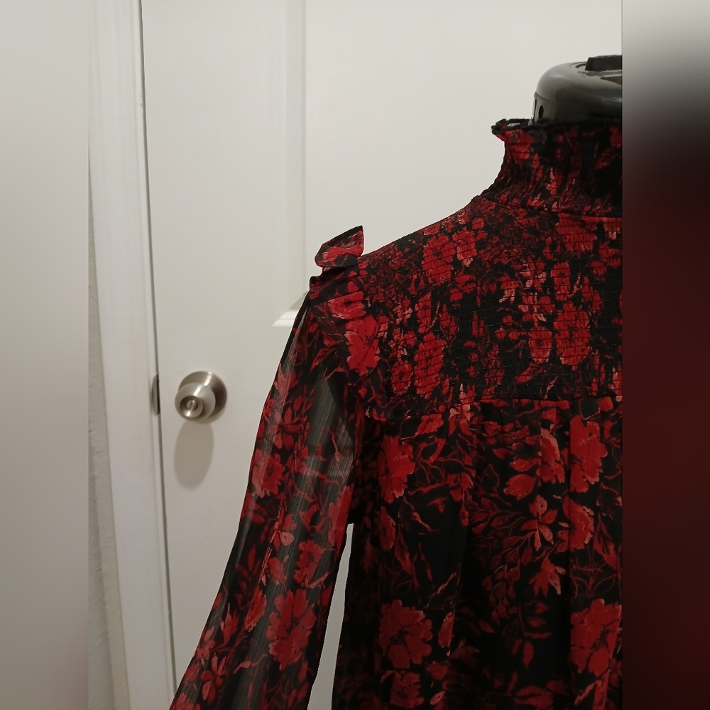 NWT Francesca's Red Flower Top - Picture 5 of 12